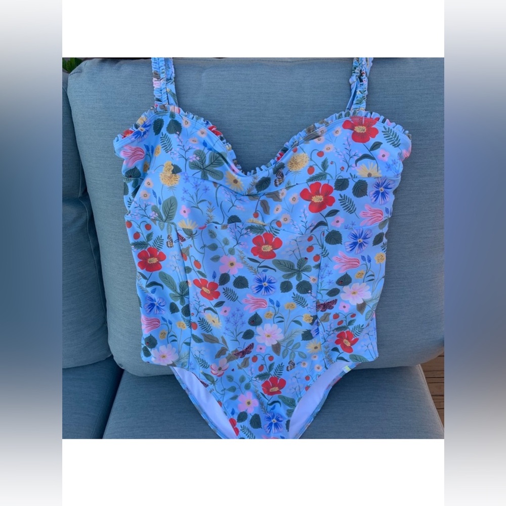 Summersalt The Mini-Ruffle Sweetheart Coast One-Piece - Strawberry Fields in Mis
